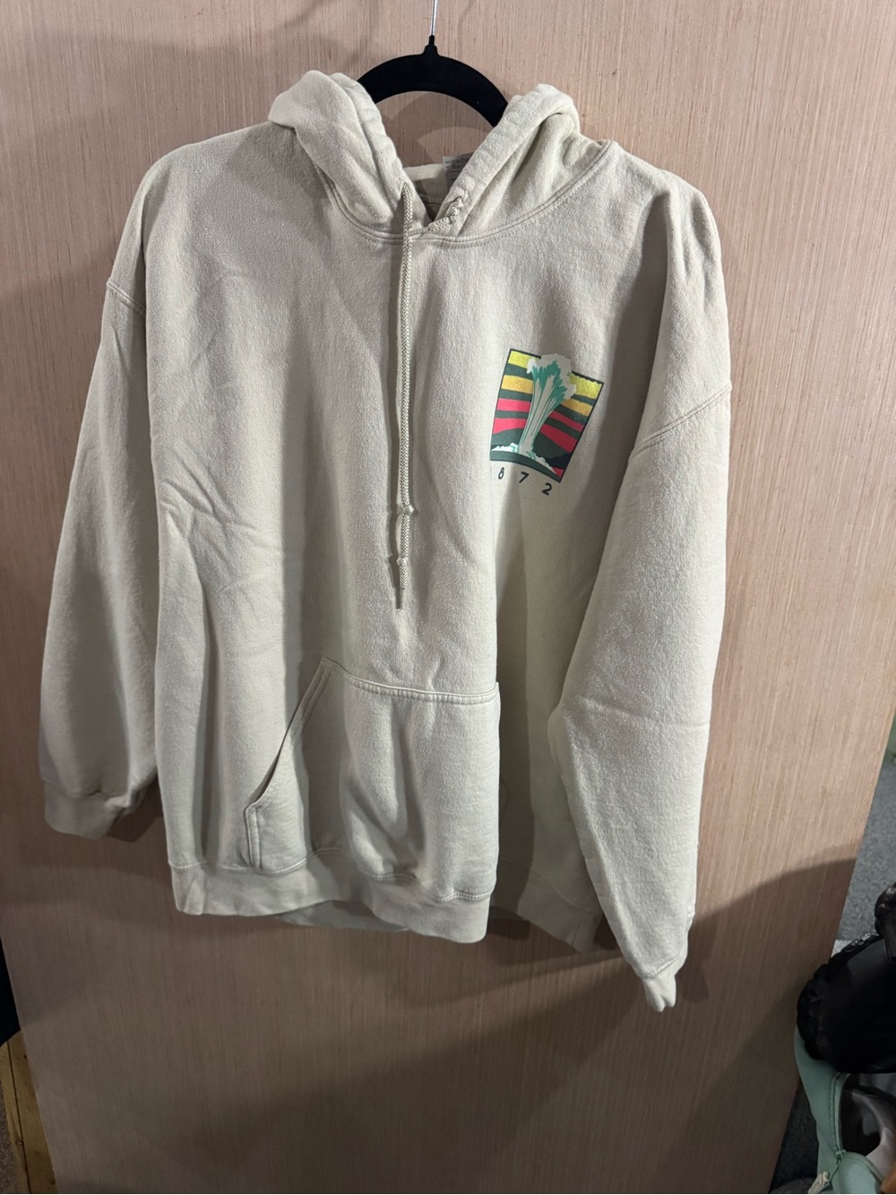 Men’s Gildan Yellowstone Beige Pullover Hoodie with Drawstring Size Large